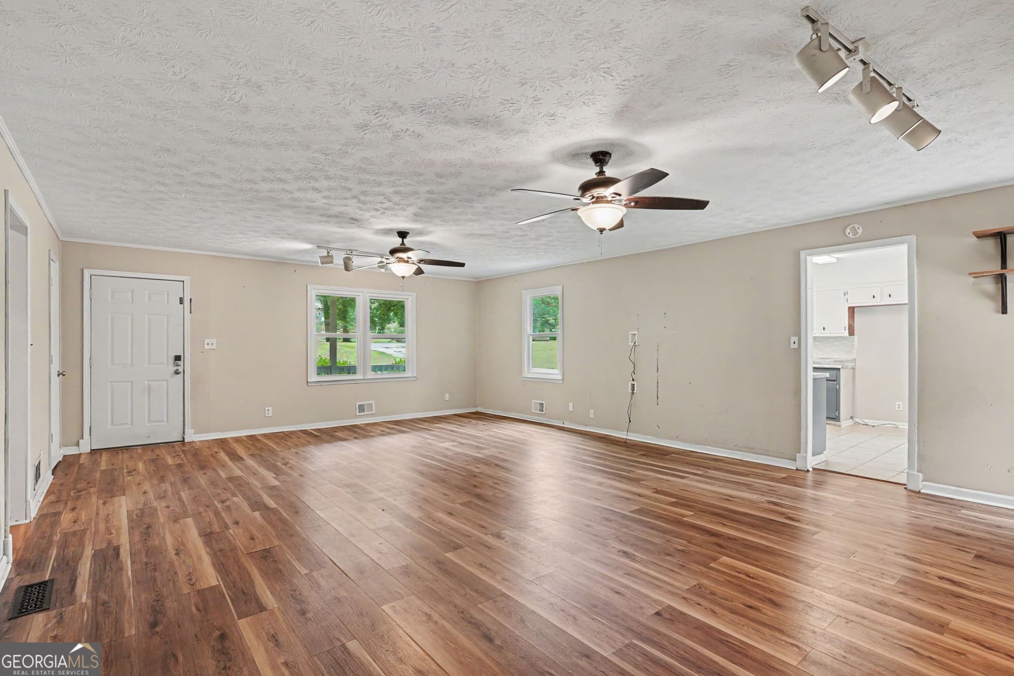 4 bedroom, 3 bathroom, 2,101 sq ft single family residence for sale at 1422 Zebulon Road, Griffin, GA 30224 — photo 6