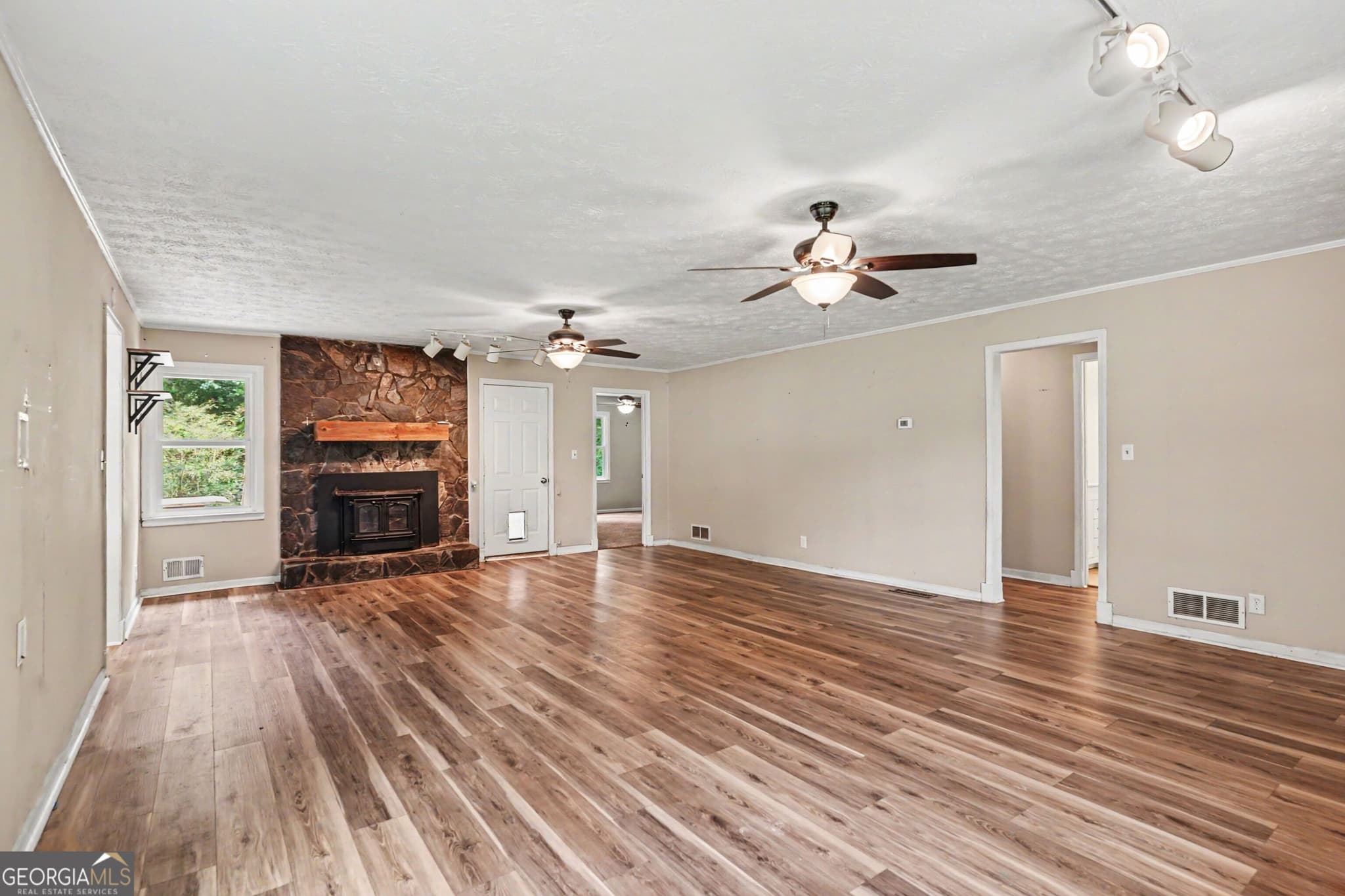 4 bedroom, 3 bathroom, 2,101 sq ft single family residence for sale at 1422 Zebulon Road, Griffin, GA 30224 — photo 3