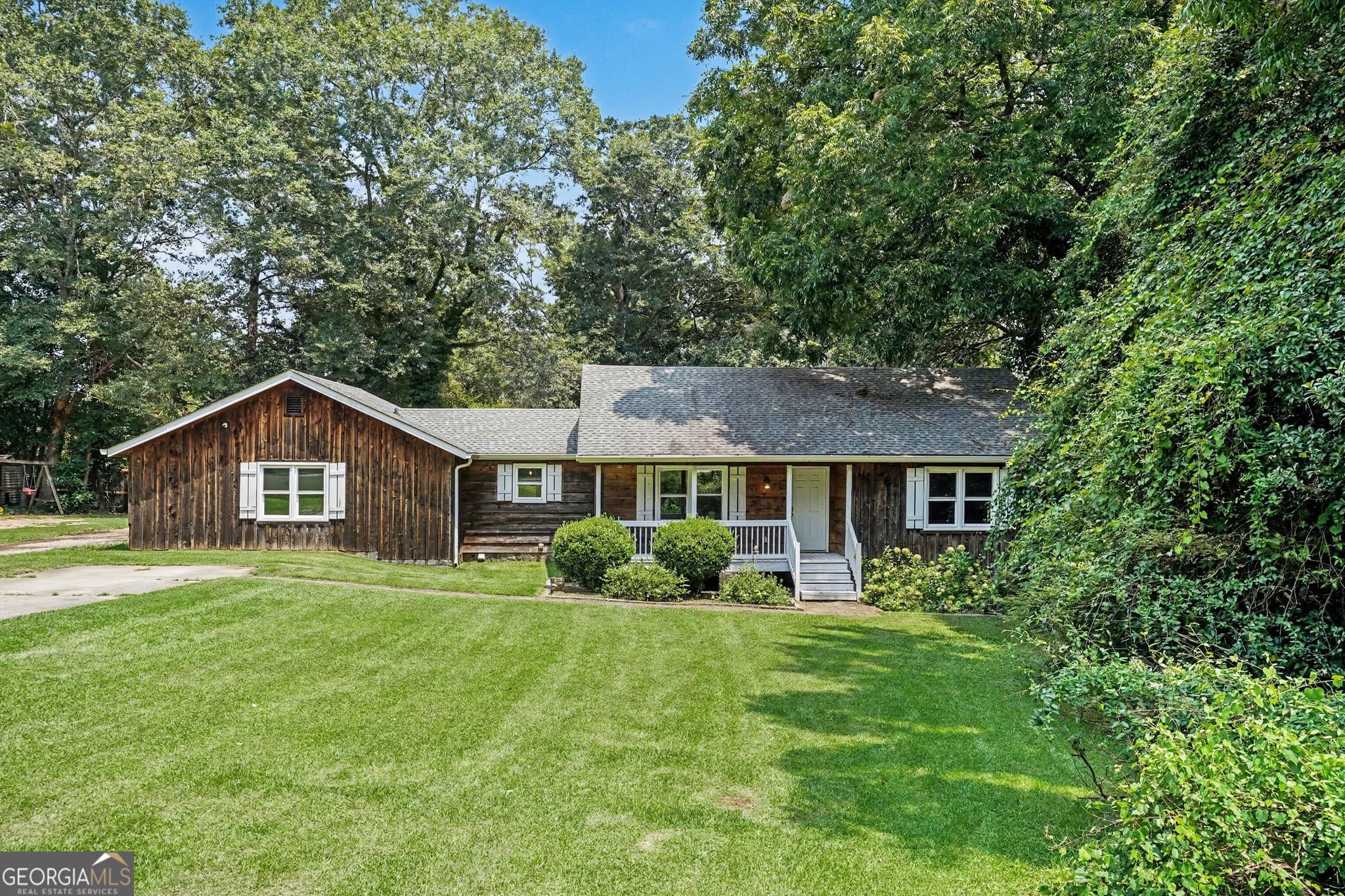 4 bedroom, 3 bathroom, 2,101 sq ft single family residence for sale at 1422 Zebulon Road, Griffin, GA 30224 — photo 1 of 41