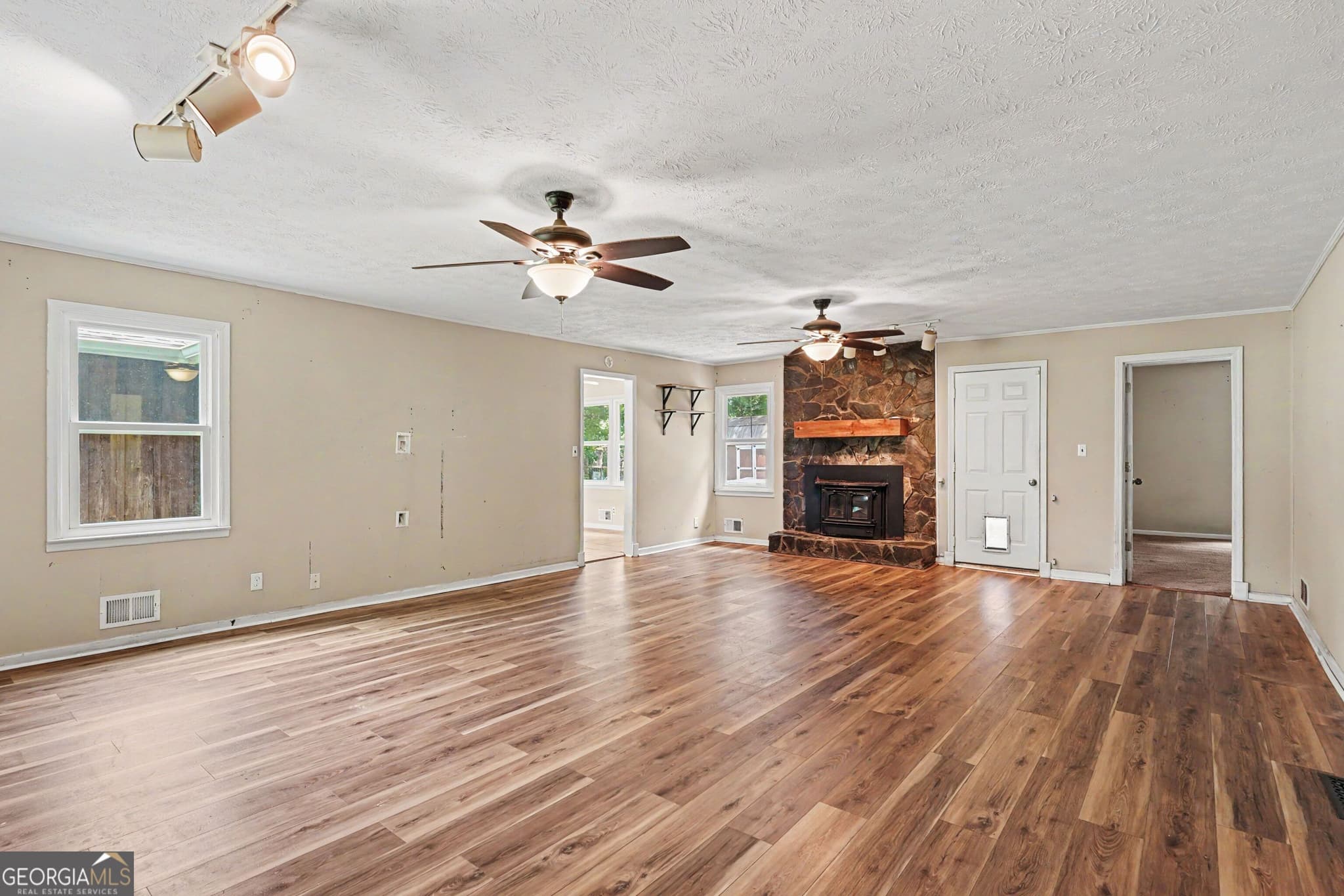 4 bedroom, 3 bathroom, 2,101 sq ft single family residence for sale at 1422 Zebulon Road, Griffin, GA 30224 — photo 5