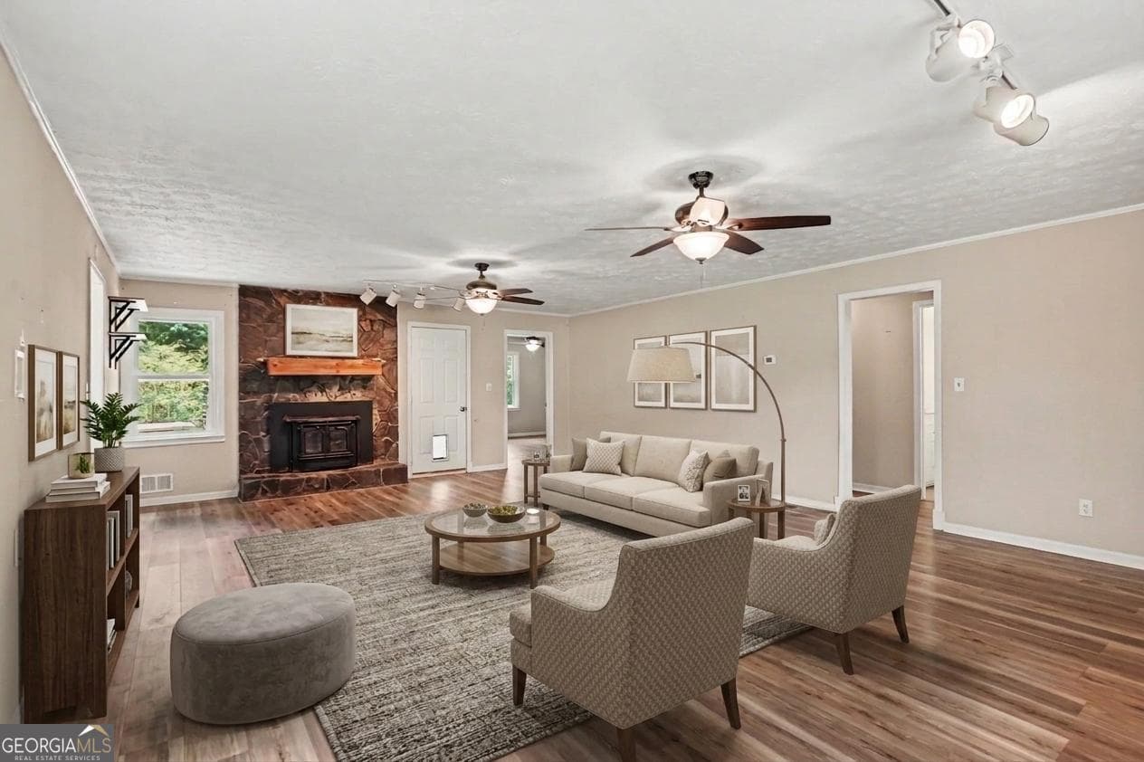 4 bedroom, 3 bathroom, 2,101 sq ft single family residence for sale at 1422 Zebulon Road, Griffin, GA 30224 — photo 4