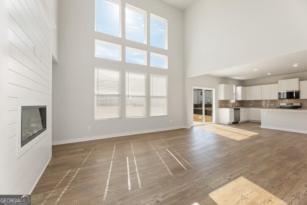 5 bedroom, 4 bathroom, 3,403 sq ft single family residence for sale at 5619 Rosehall Place, South Fulton, GA 30349 — photo 6