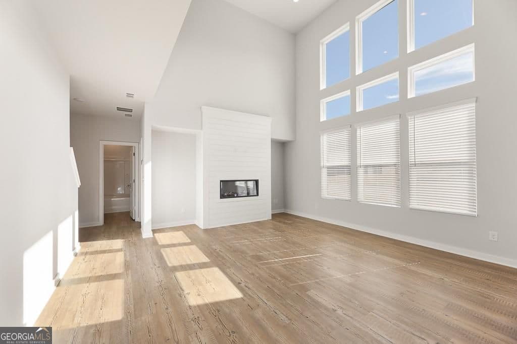 5 bedroom, 4 bathroom, 3,403 sq ft single family residence for sale at 5619 Rosehall Place, South Fulton, GA 30349 — photo 5