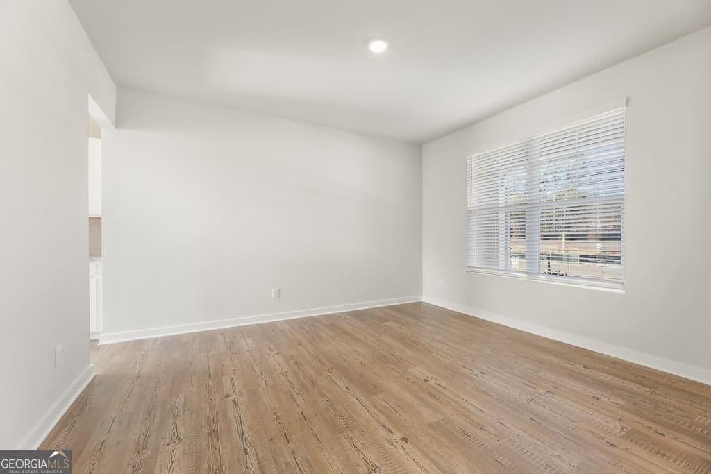 5 bedroom, 4 bathroom, 3,403 sq ft single family residence for sale at 5619 Rosehall Place, South Fulton, GA 30349 — photo 9