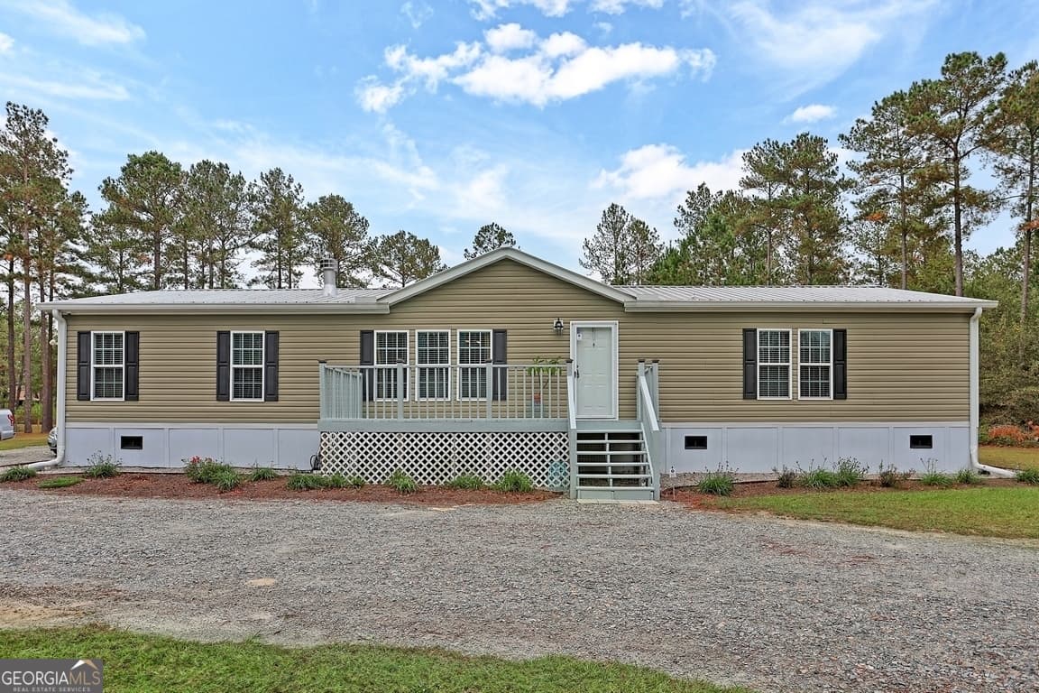 3 bedroom, 2 bathroom, 2,240 sq ft manufactured home,single family residence sold at 2734 Carters Bridge Road, Claxton, GA 30417