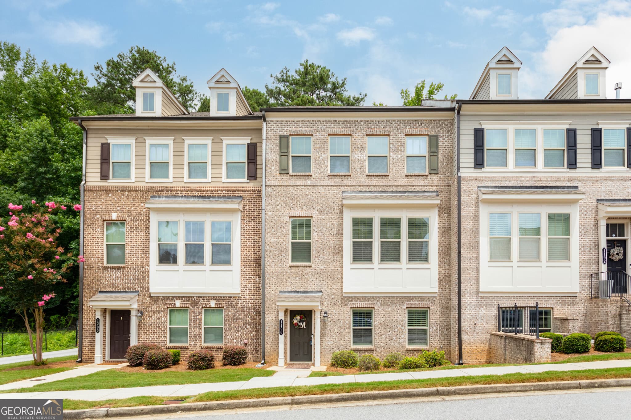 4 bedroom, 3.5 bathroom, 2,522 sq ft townhouse for sale at 1196 Parktown Drive, Mableton, GA 30126 — photo 1 of 33