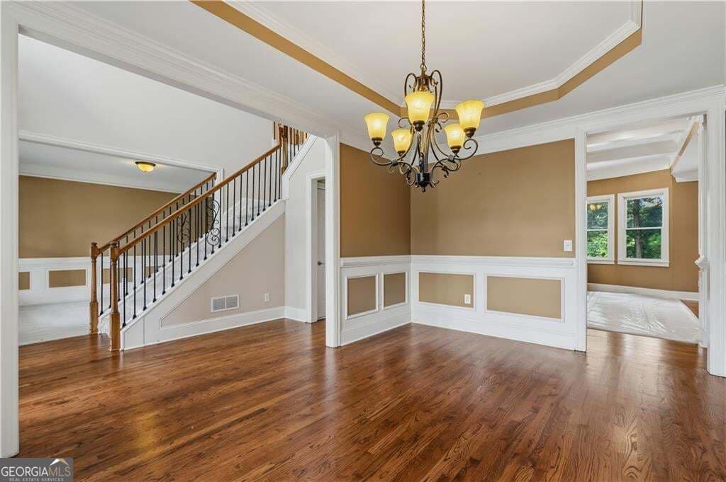 6 bedroom, 4 bathroom, 5,379 sq ft single family residence for sale at 5605 Viewpoint Court, Suwanee, GA 30024 — photo 6
