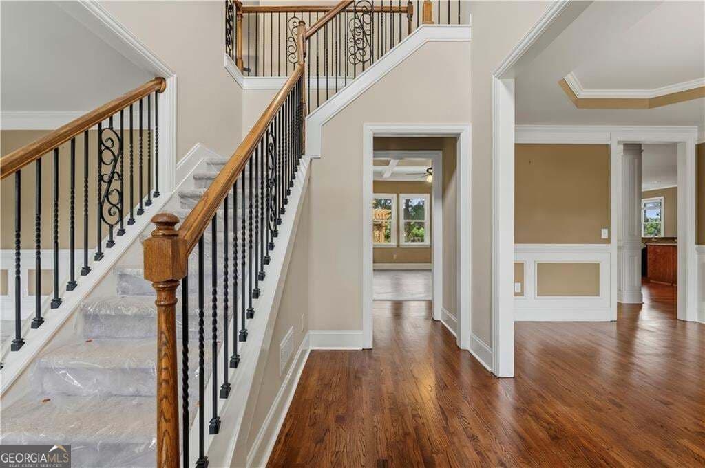 6 bedroom, 4 bathroom, 5,379 sq ft single family residence for sale at 5605 Viewpoint Court, Suwanee, GA 30024 — photo 3