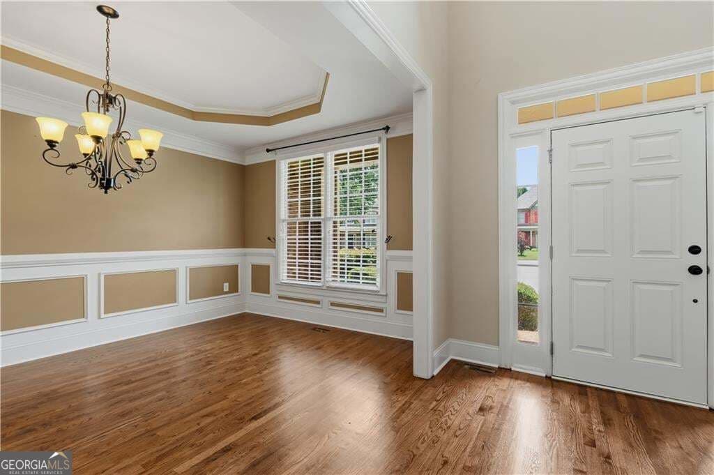 6 bedroom, 4 bathroom, 5,379 sq ft single family residence for sale at 5605 Viewpoint Court, Suwanee, GA 30024 — photo 4