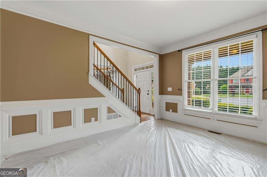 6 bedroom, 4 bathroom, 5,379 sq ft single family residence for sale at 5605 Viewpoint Court, Suwanee, GA 30024 — photo 8