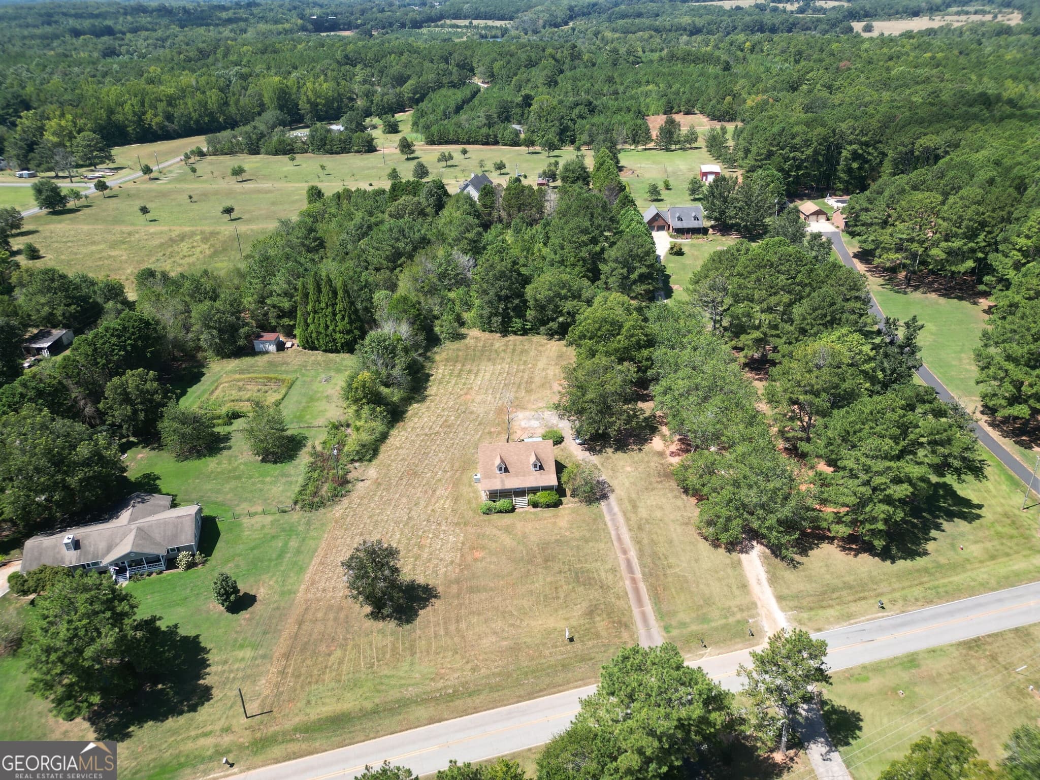 5 bedroom, 2 bathroom, 1,680 sq ft single family residence for rent at 693 Patton Road, Griffin, GA 30224 for $2,700 a month — photo 2