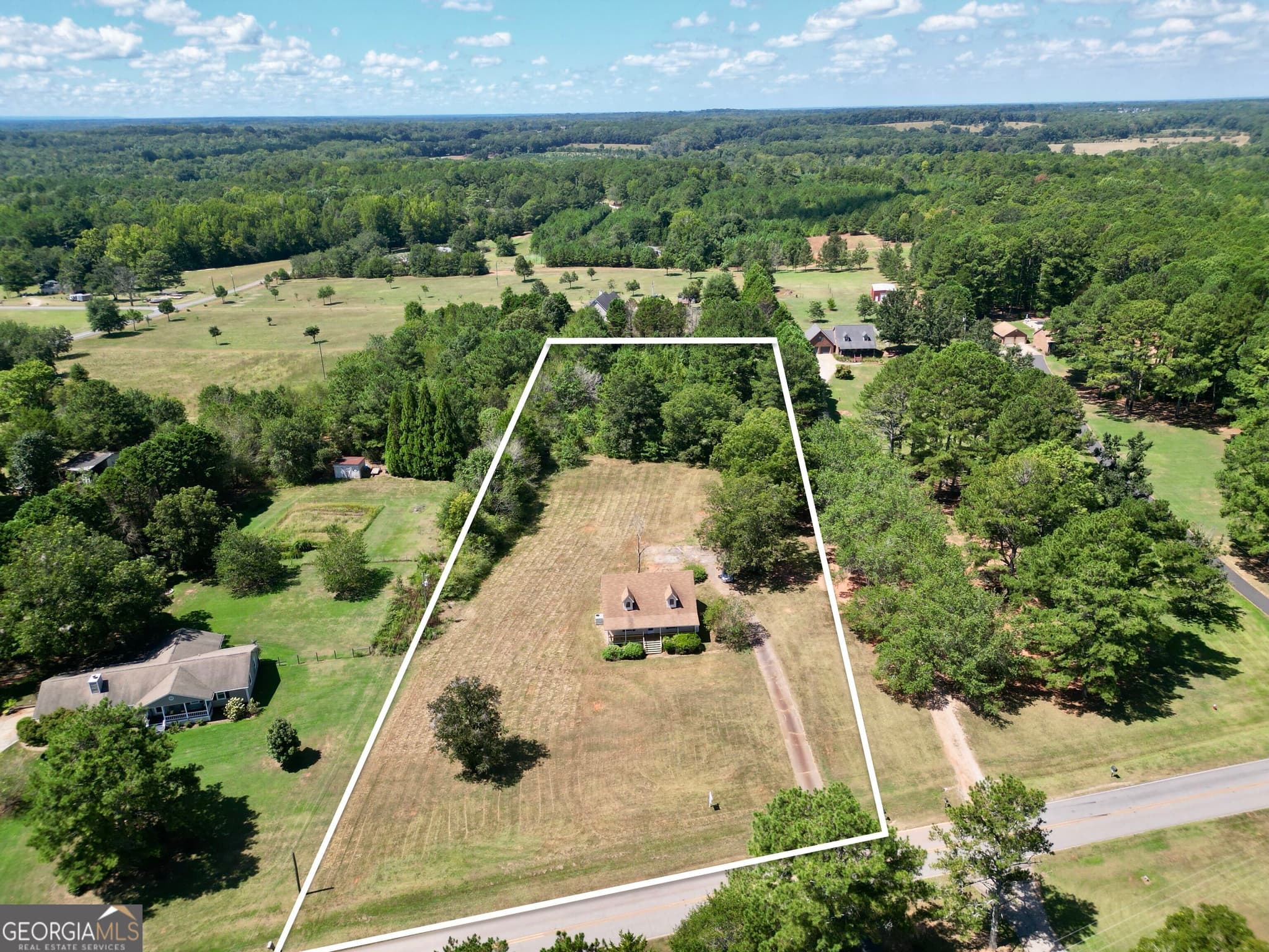 5 bedroom, 2 bathroom, 1,680 sq ft single family residence for rent at 693 Patton Road, Griffin, GA 30224 for $2,700 a month — photo 3