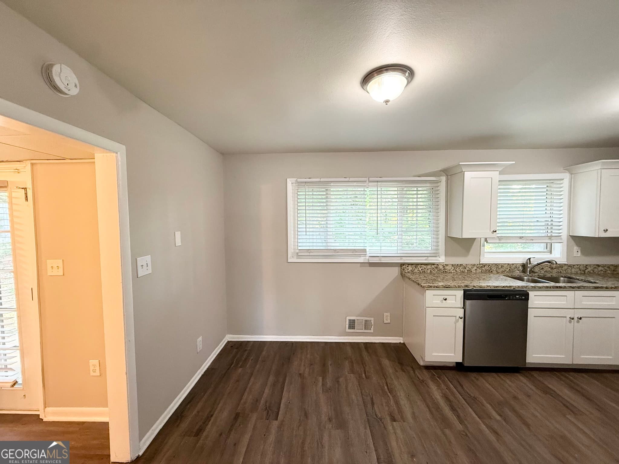 4 bedroom, 2.5 bathroom, 1,510 sq ft single family residence for sale at 2842 Altaview Drive, Atlanta, GA 30354 — photo 4
