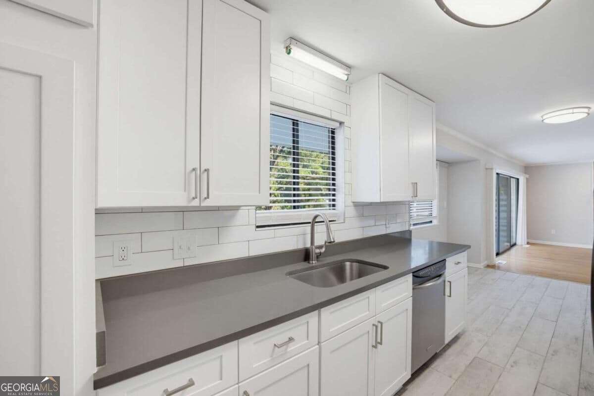 3 bedroom, 2 bathroom, 2,021 sq ft single family residence for sale at 3385 Laren Lane, Atlanta, GA 30311 — photo 2