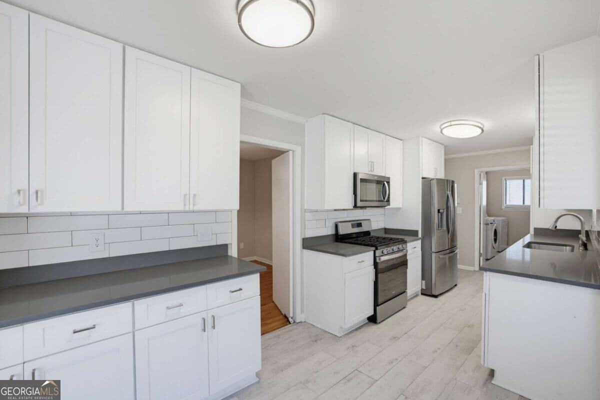 3 bedroom, 2 bathroom, 2,021 sq ft single family residence for sale at 3385 Laren Lane, Atlanta, GA 30311 — photo 3