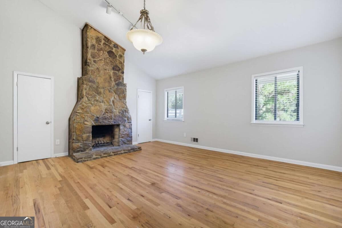 3 bedroom, 2 bathroom, 2,021 sq ft single family residence for sale at 3385 Laren Lane, Atlanta, GA 30311 — photo 9