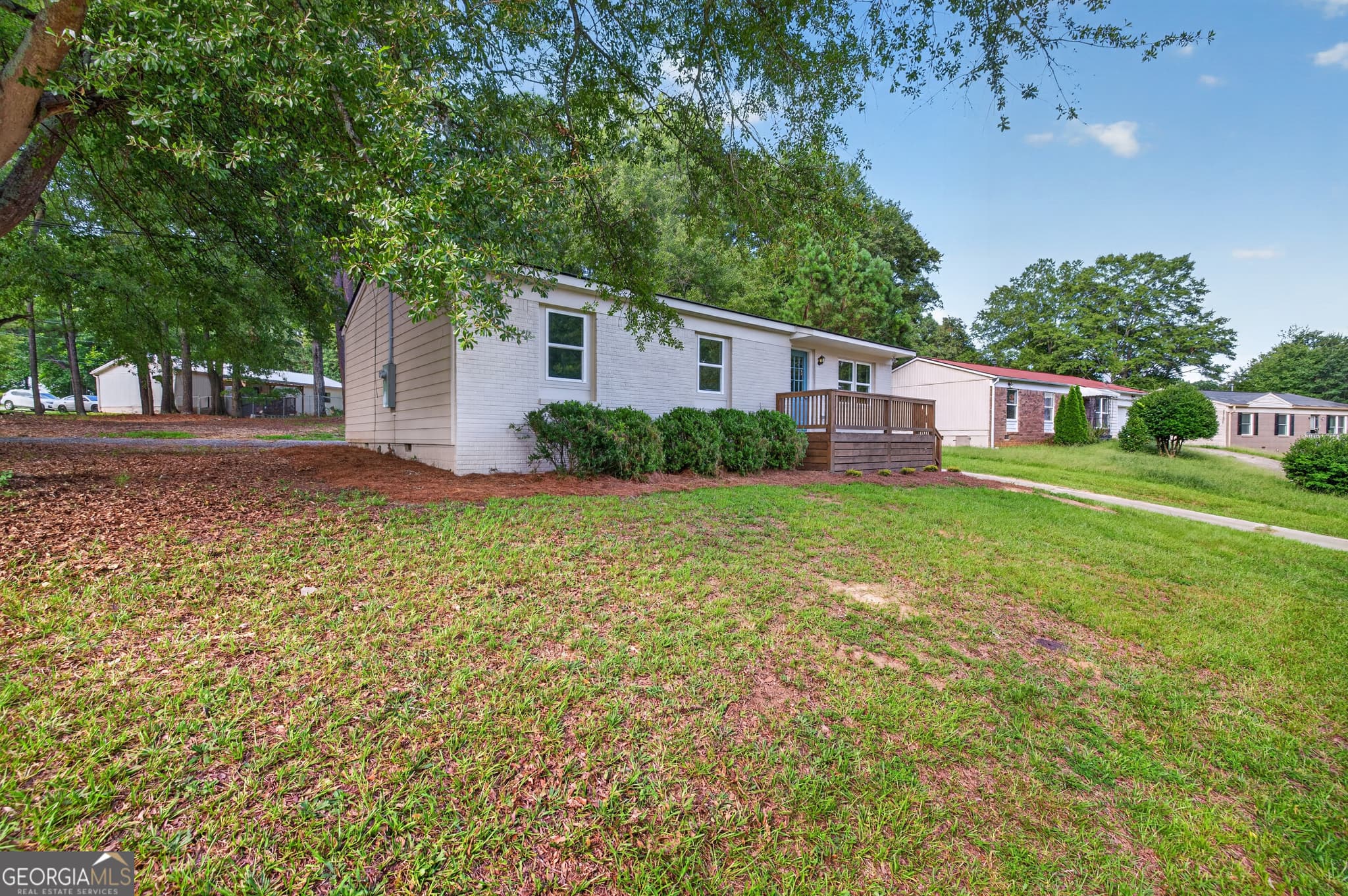 3 bedroom, 2 bathroom, 1,050 sq ft single family residence for sale at 701 Kendall Court, Monroe, GA 30655 — photo 3