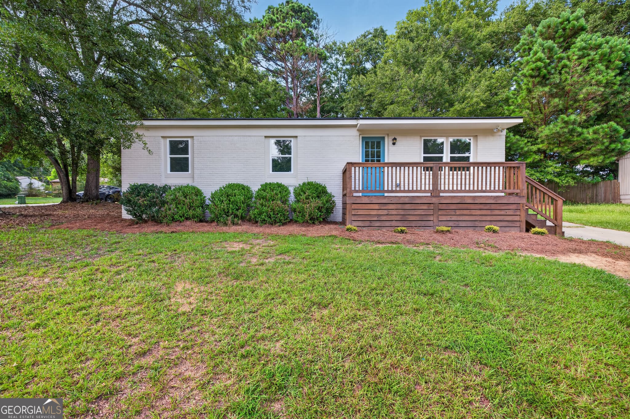 3 bedroom, 2 bathroom, 1,050 sq ft single family residence for sale at 701 Kendall Court, Monroe, GA 30655 — photo 1 of 25