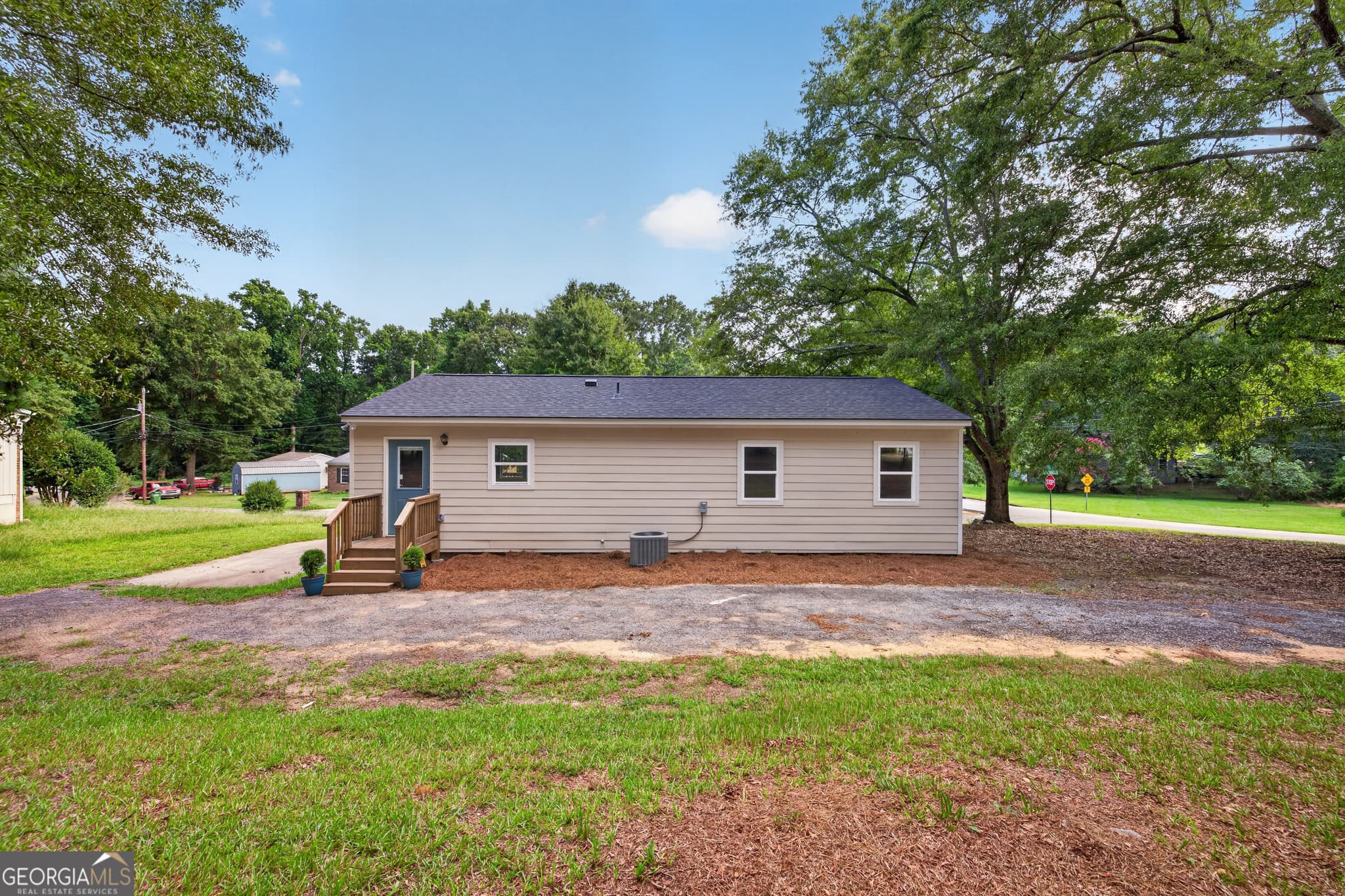 3 bedroom, 2 bathroom, 1,050 sq ft single family residence for sale at 701 Kendall Court, Monroe, GA 30655 — photo 5