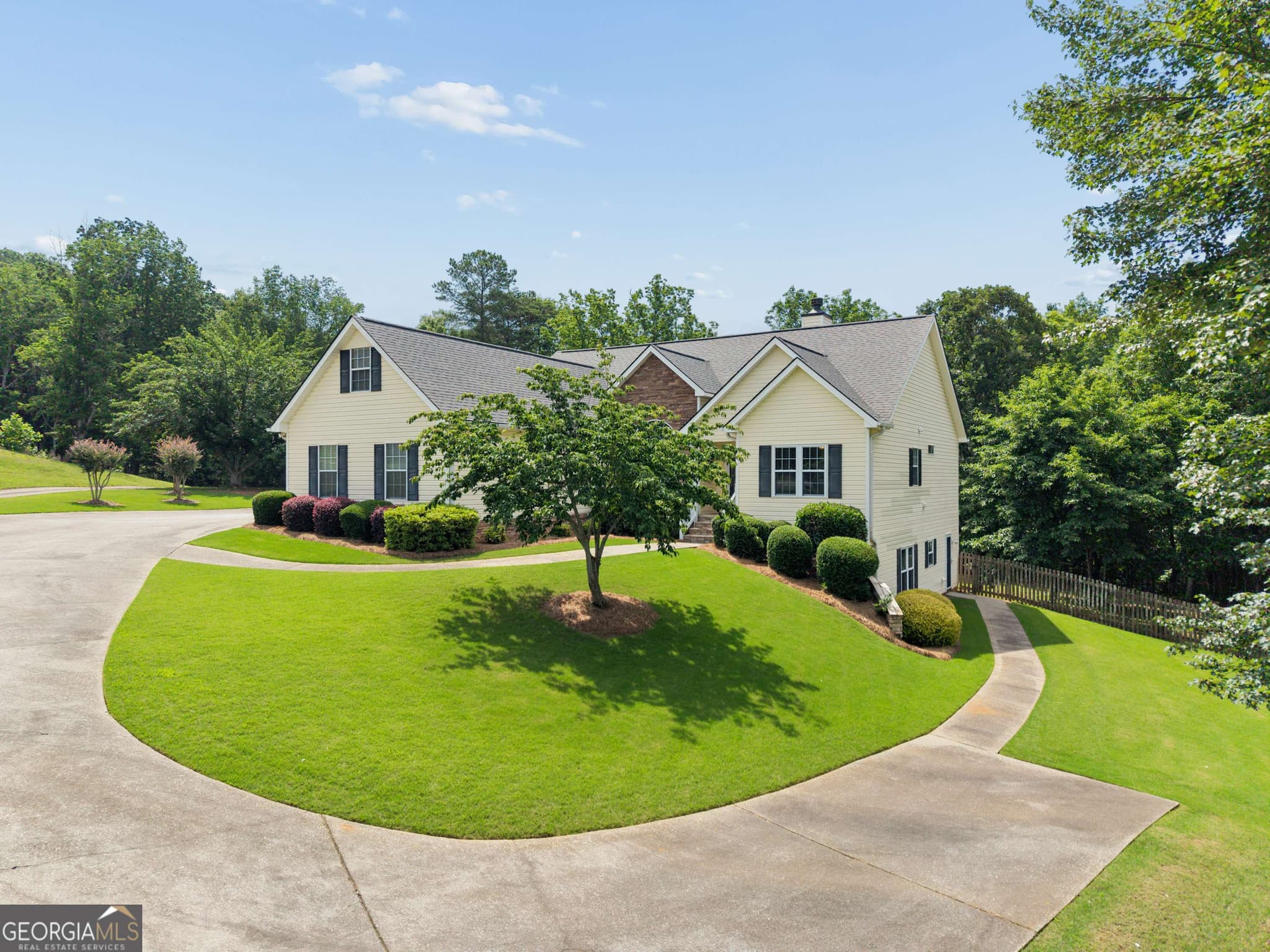 4 bedroom, 3 bathroom, 3,336 sq ft single family residence sold at 121 Chestnut Hill Drive, Canton, GA 30114