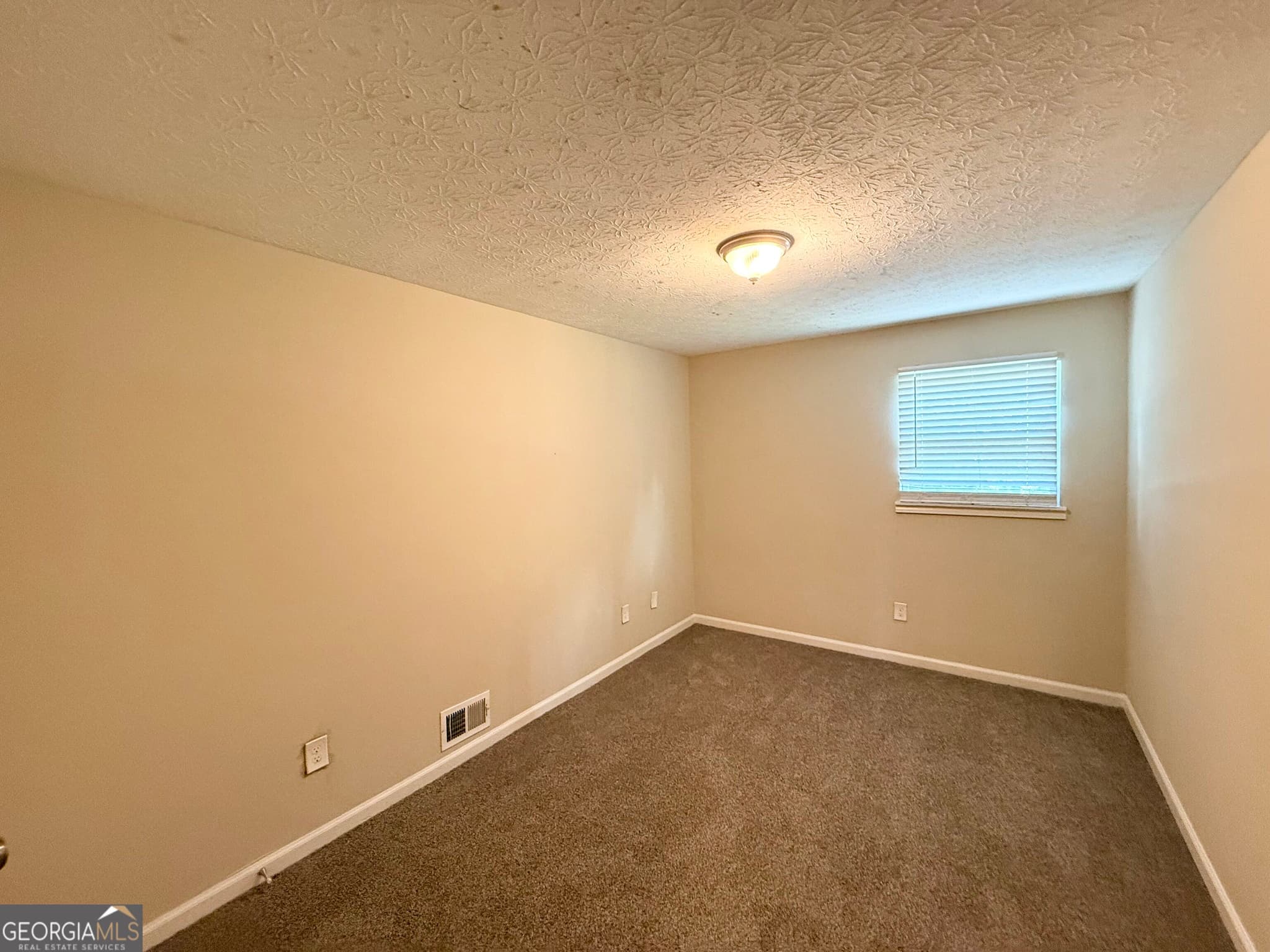 4 bedroom, 2 bathroom, 2,534 sq ft single family residence for sale at 4101 Willow Ridge Road, Douglasville, GA 30135 — photo 3
