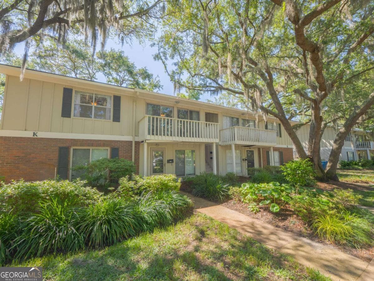 2 bedroom, 2 bathroom, 898 sq ft condominium for sale at 800 Mallery Street, St. Simons, GA 31522 — photo 2