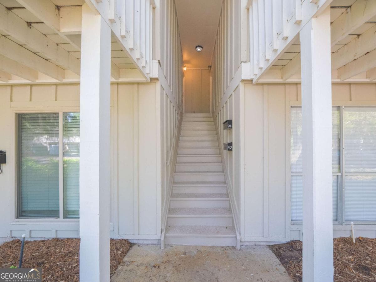 2 bedroom, 2 bathroom, 898 sq ft condominium for sale at 800 Mallery Street, St. Simons, GA 31522 — photo 3