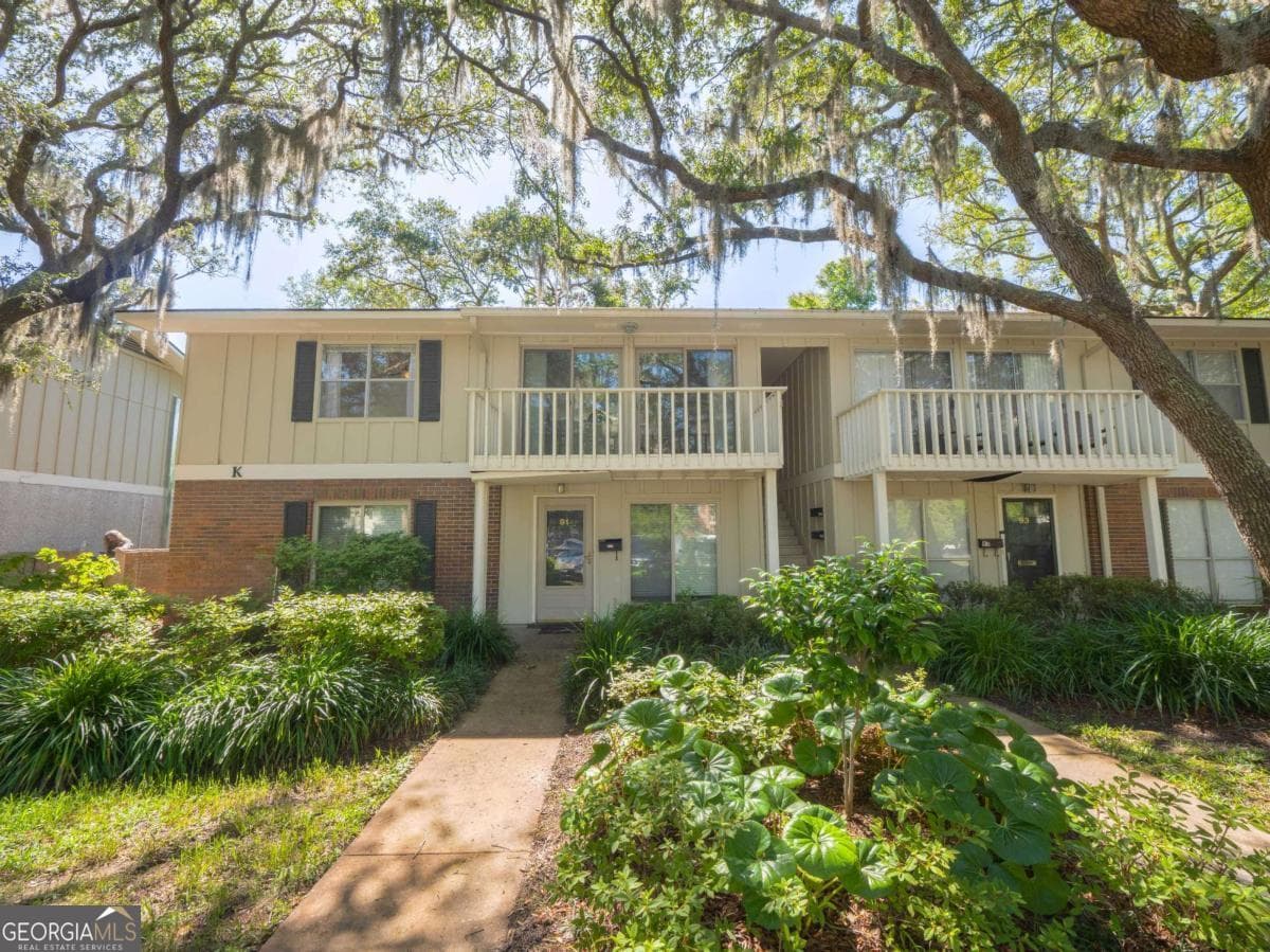 2 bedroom, 2 bathroom, 898 sq ft condominium for sale at 800 Mallery Street, St. Simons, GA 31522 — photo 1 of 30