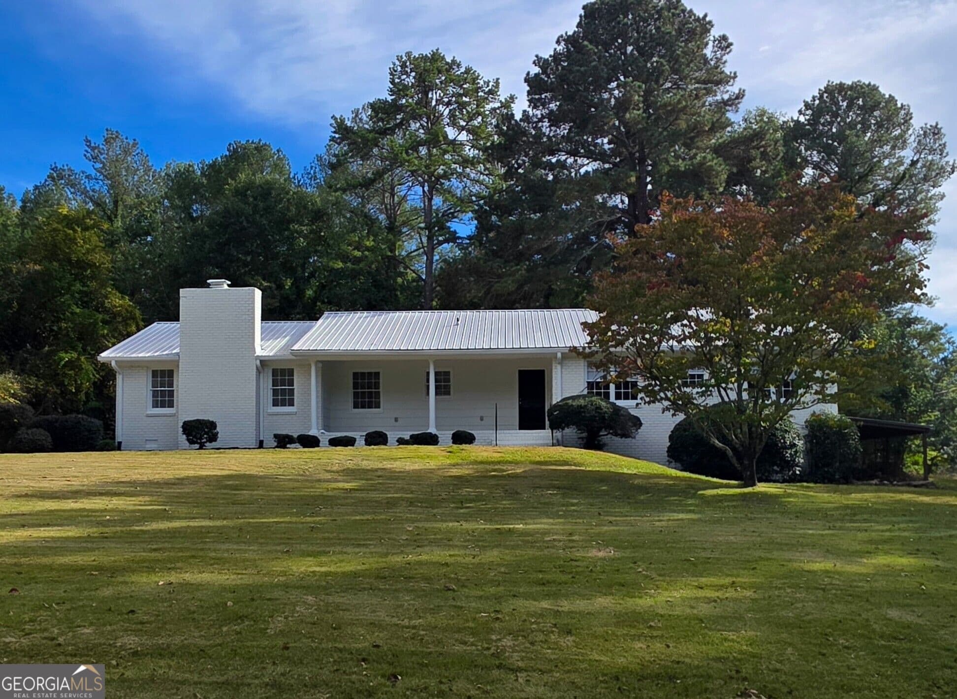 4 bedroom, 2.5 bathroom, 2,312 sq ft single family residence for sale at 1040 Carol Drive, Watkinsville, GA 30677 — photo 1 of 28