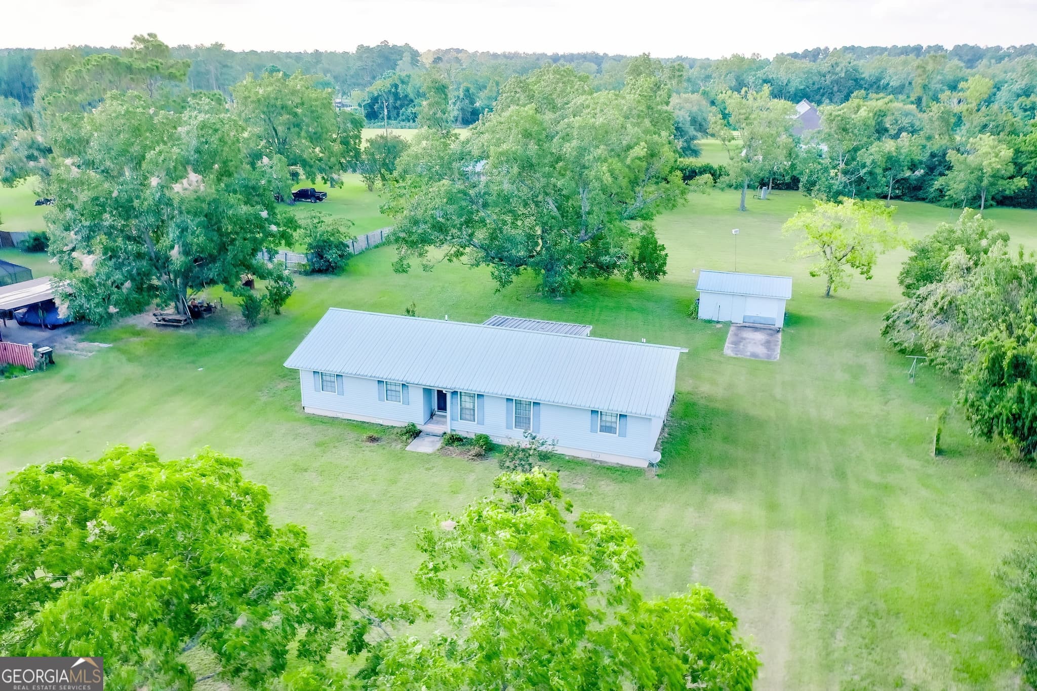 4 bedroom, 2 bathroom, 1,900 sq ft single family residence for sale at 2142 Ben Couch Road, Blackshear, GA 31516 — photo 2