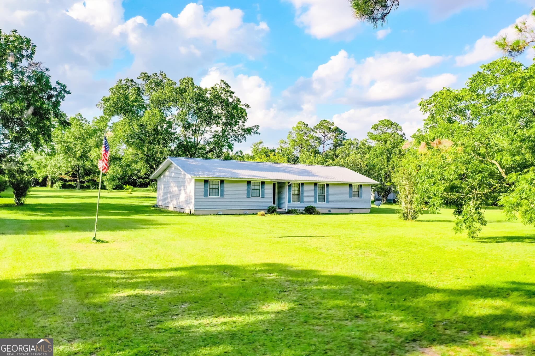 4 bedroom, 2 bathroom, 1,900 sq ft single family residence for sale at 2142 Ben Couch Road, Blackshear, GA 31516