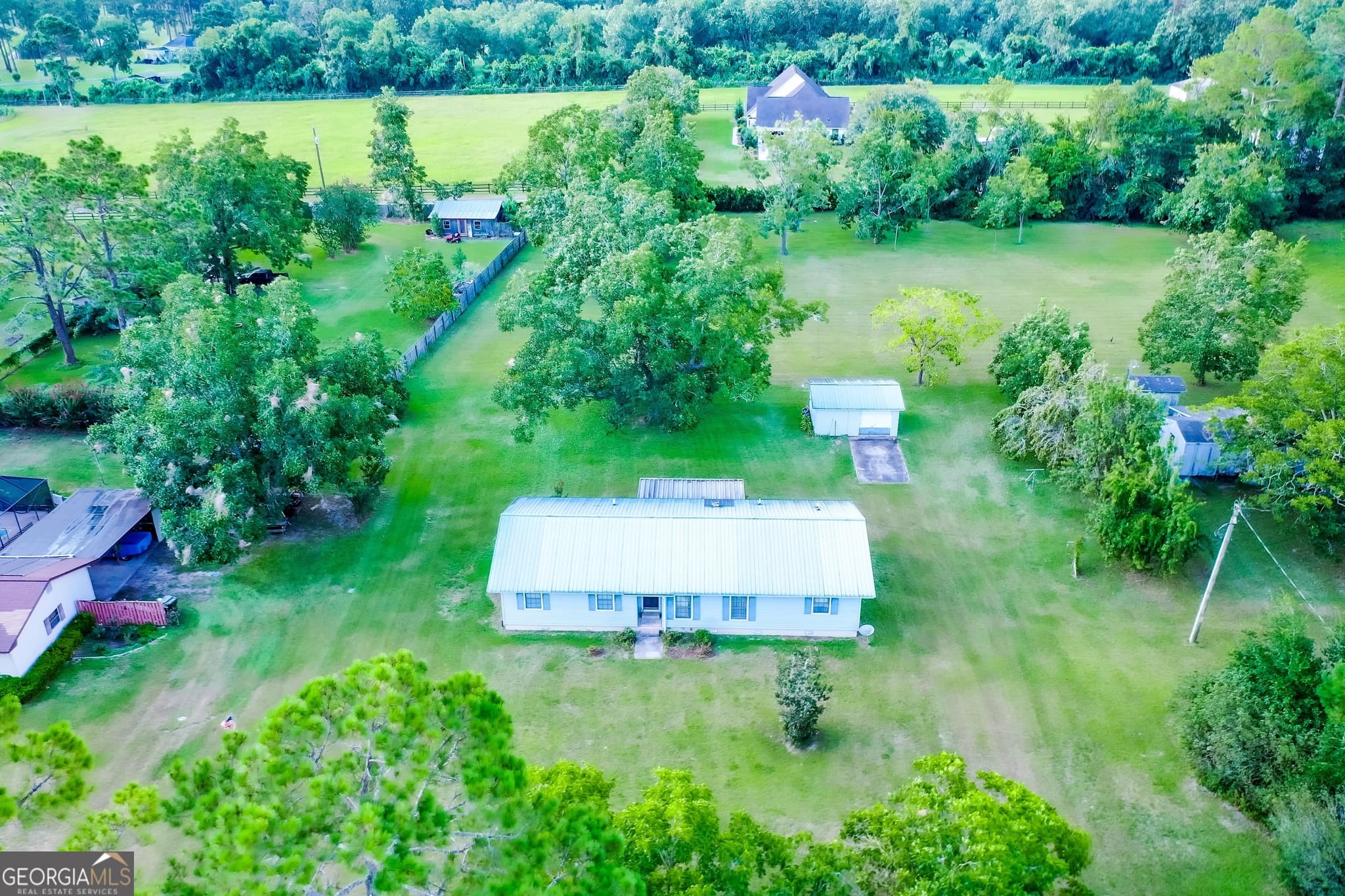 4 bedroom, 2 bathroom, 1,900 sq ft single family residence for sale at 2142 Ben Couch Road, Blackshear, GA 31516 — photo 5