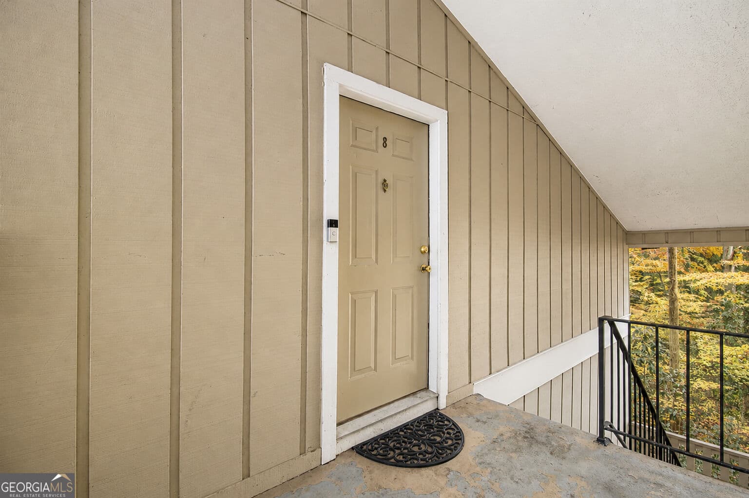 2 bedroom, 1 bathroom, 1,051 sq ft condominium for sale at 5143 Roswell Road 8, Sandy Springs, GA 30342 — photo 3