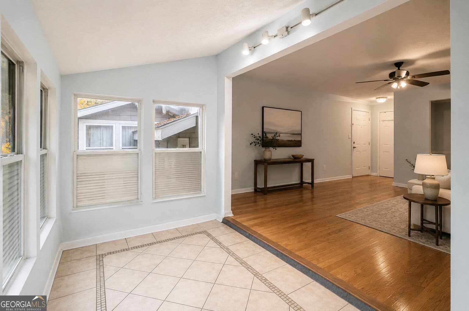 2 bedroom, 1 bathroom, 1,051 sq ft condominium for sale at 5143 Roswell Road 8, Sandy Springs, GA 30342 — photo 9