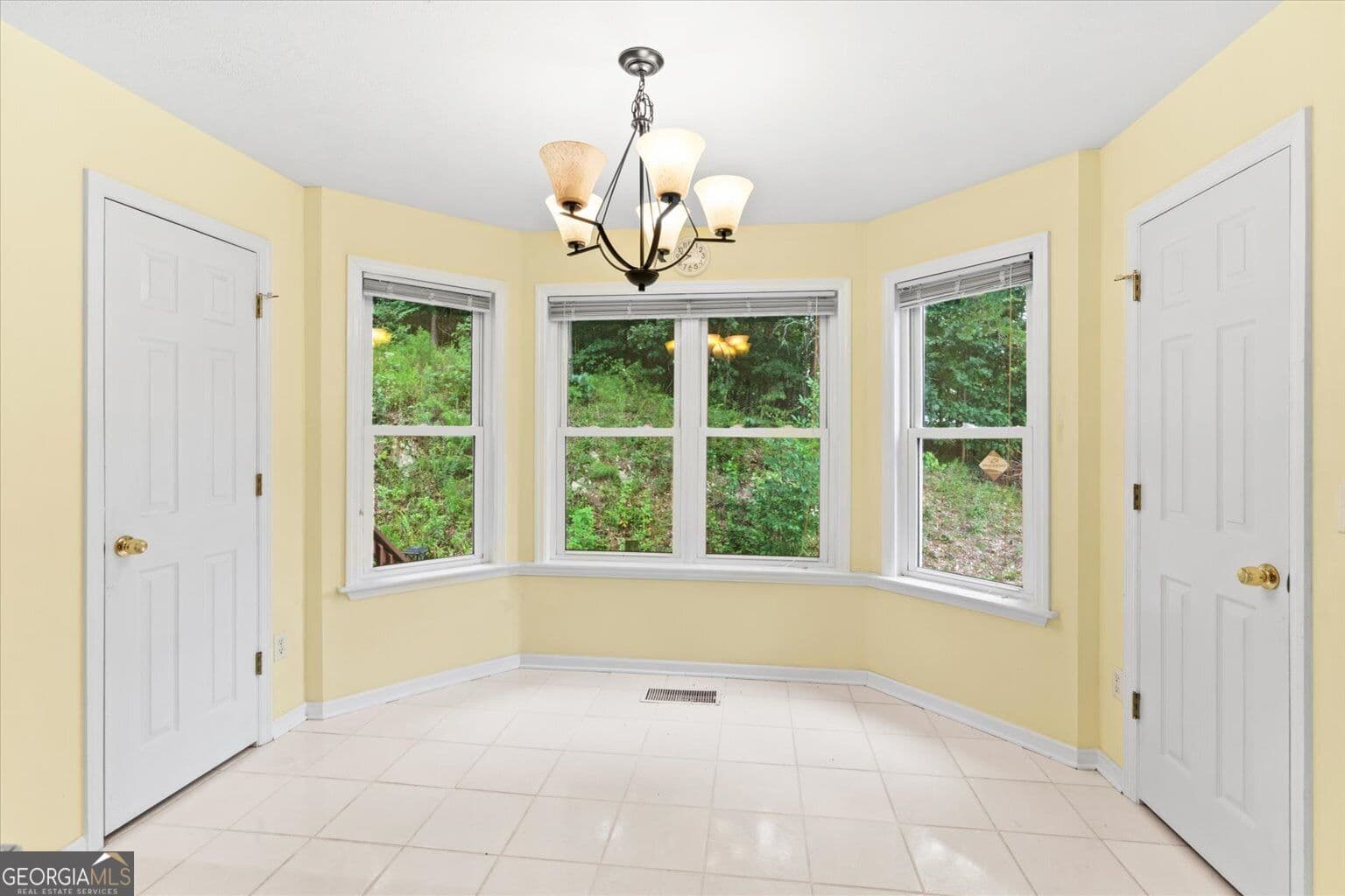 4 bedroom, 2.5 bathroom, 2,650 sq ft single family residence for sale at 3218 Leona Drive, Rocky Face, GA 30740 — photo 6