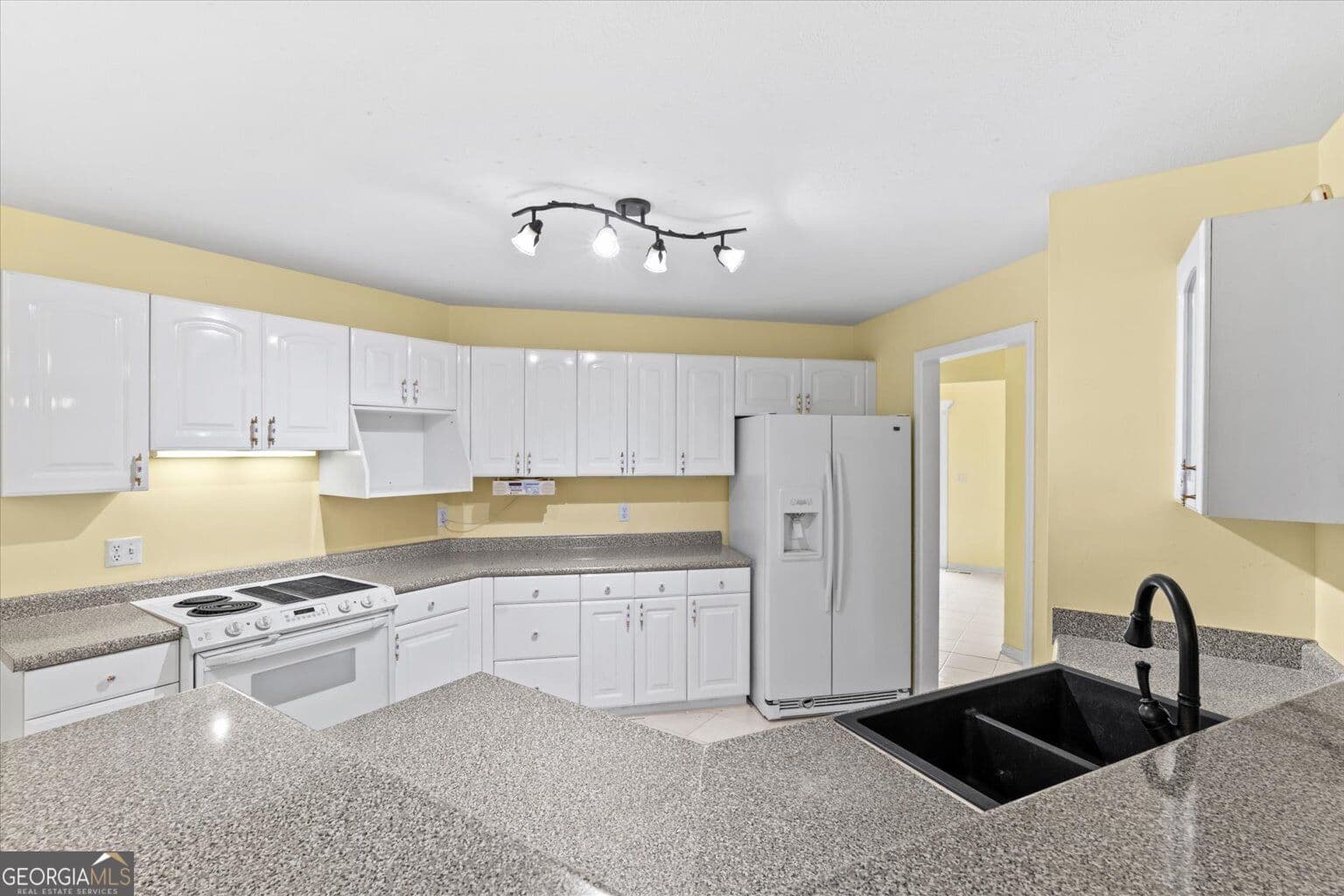 4 bedroom, 2.5 bathroom, 2,650 sq ft single family residence for sale at 3218 Leona Drive, Rocky Face, GA 30740 — photo 7