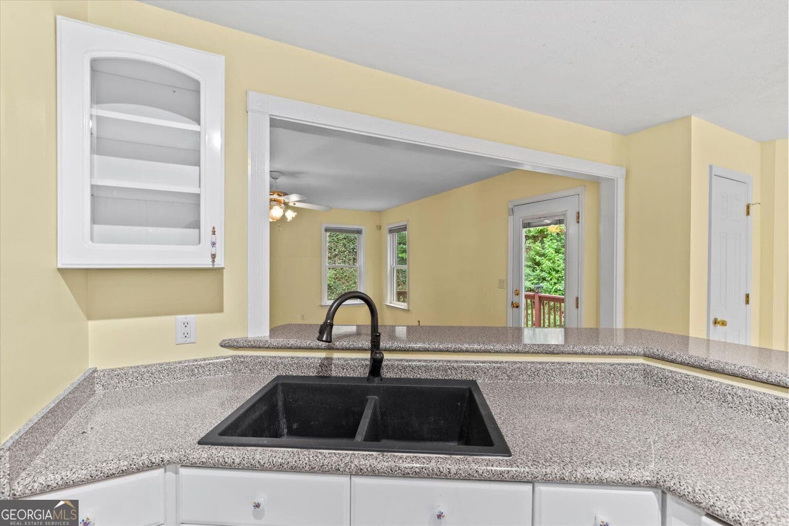 4 bedroom, 2.5 bathroom, 2,650 sq ft single family residence for sale at 3218 Leona Drive, Rocky Face, GA 30740 — photo 9