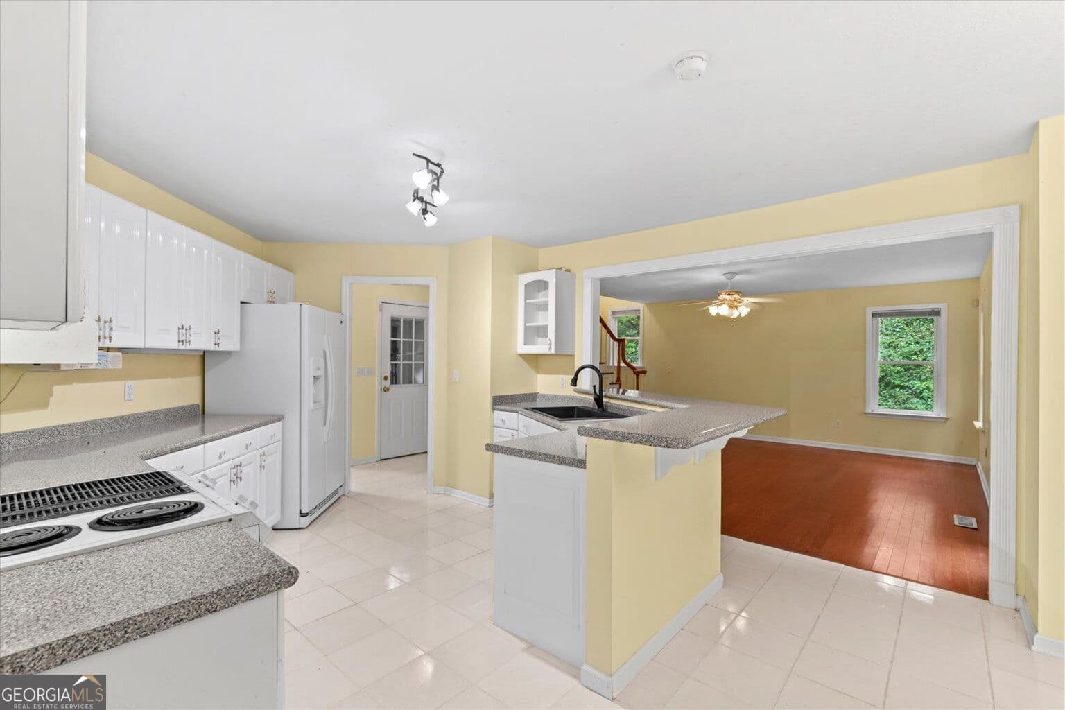 4 bedroom, 2.5 bathroom, 2,650 sq ft single family residence for sale at 3218 Leona Drive, Rocky Face, GA 30740 — photo 4