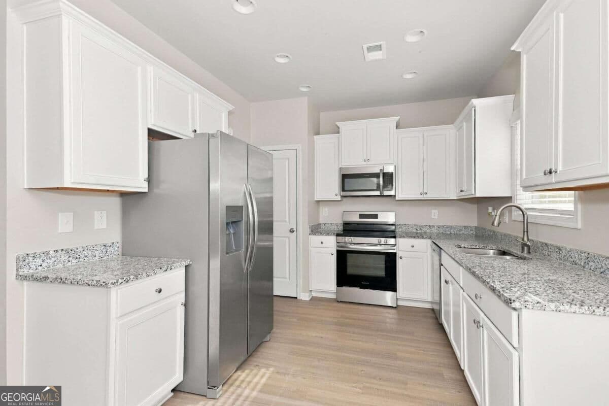 3 bedroom, 2 bathroom single family residence for rent at 126 Culver Street, Jackson, GA 30233 for $1,680 a month — photo 3