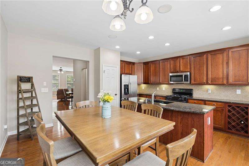3 bedroom, 3.5 bathroom, 2,260 sq ft townhouse for sale at 503 Grove Field Court, Suwanee, GA 30024 — photo 2