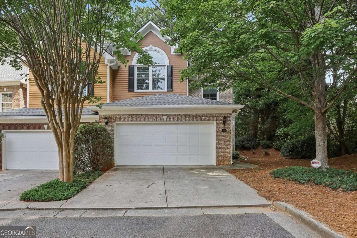 2 bedroom, 2.5 bathroom, 1,951 sq ft townhouse for sale at 3239 Tomeh Way, Tucker, GA 30084 — photo 1 of 39