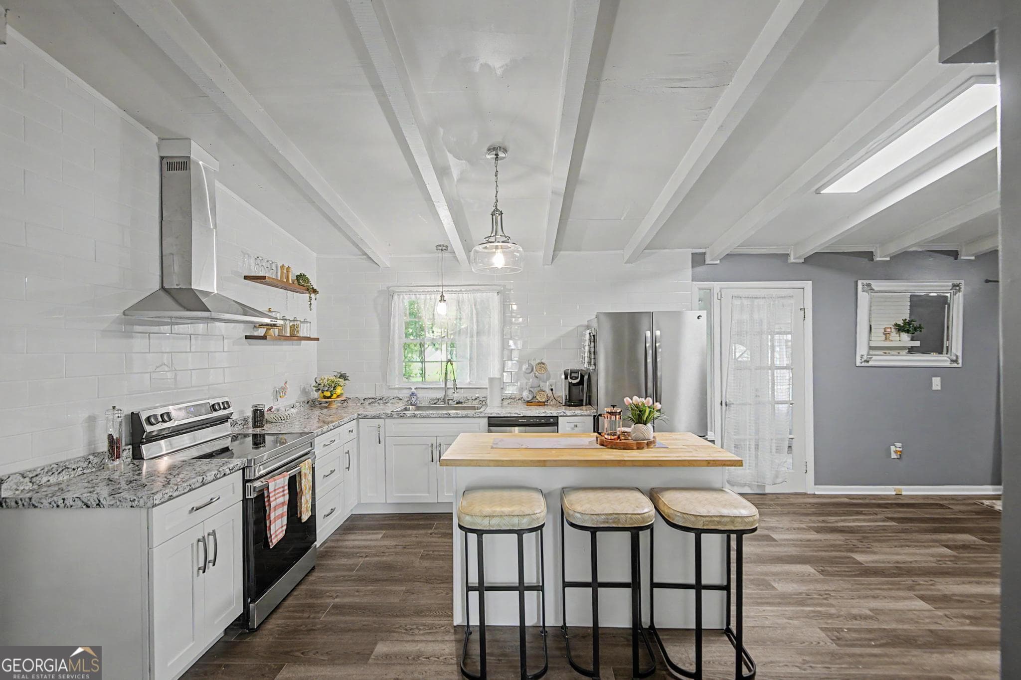 3 bedroom, 2 bathroom, 2,366 sq ft single family residence under contract at 221 S College Street, Metter, GA 30439 — photo 8