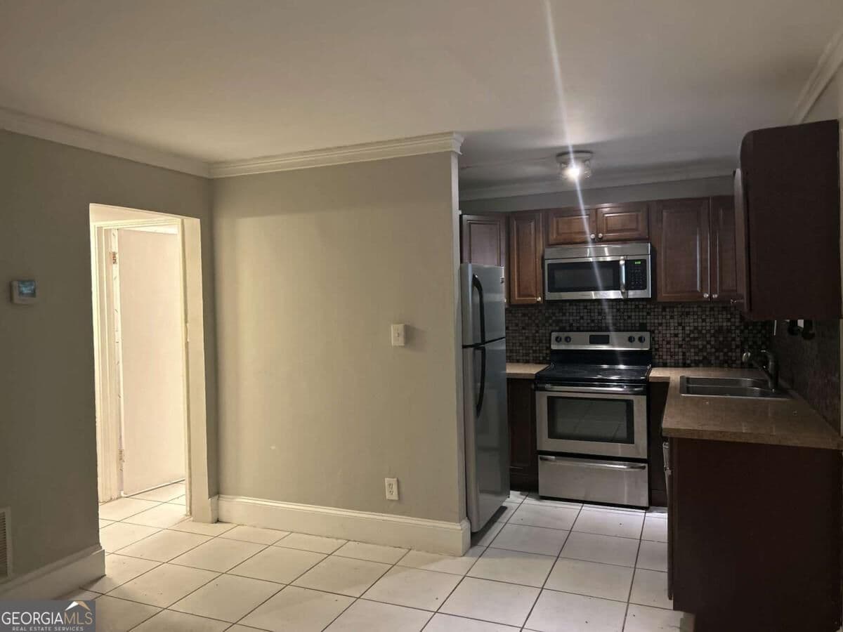2 bedroom, 1 bathroom, 609 sq ft condominium for sale at 699 Argonne Avenue 3, Atlanta, GA 30308 — photo 2
