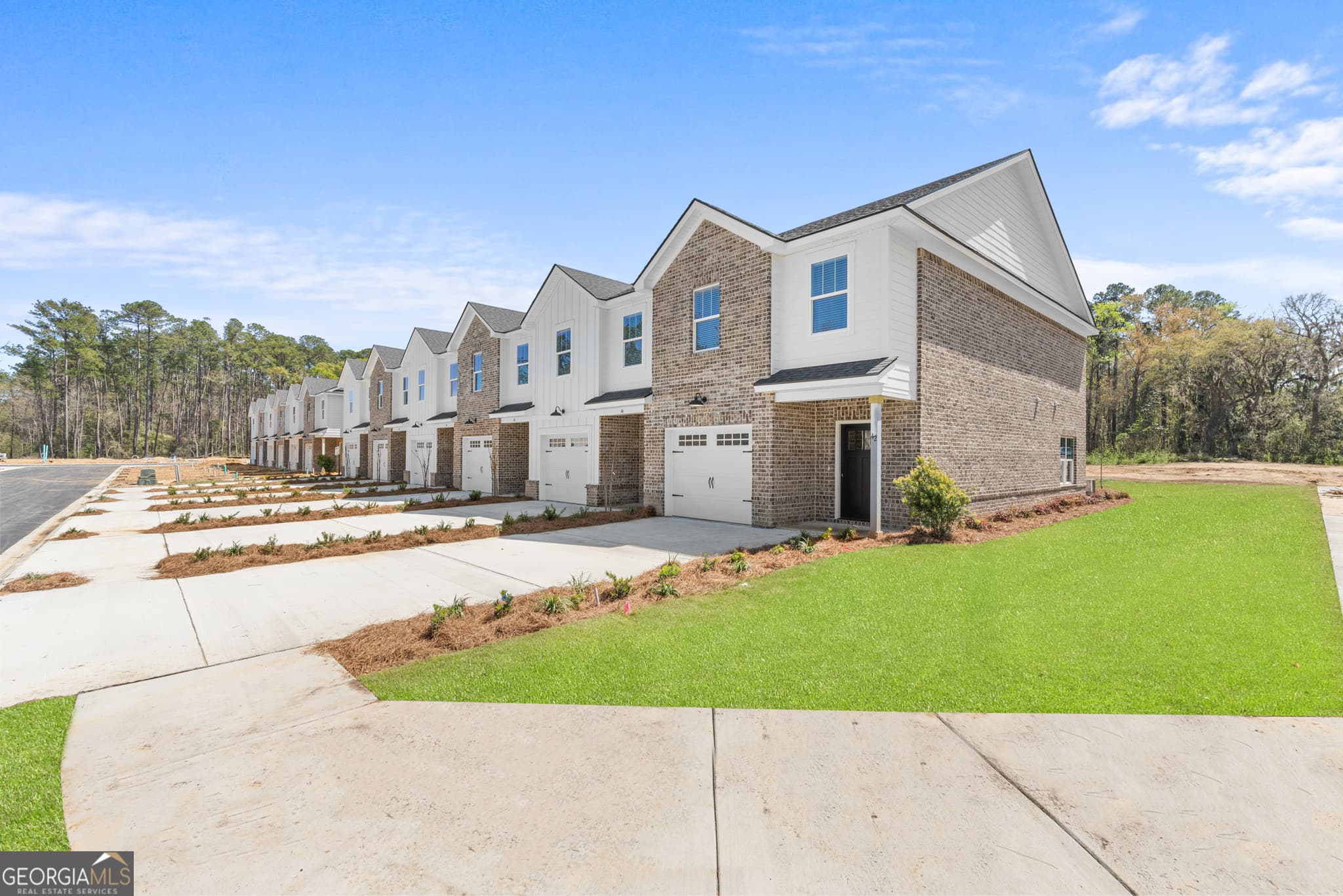 3 bedroom, 2.5 bathroom, 1,560 sq ft townhouse for rent at 37 Azalea Lane, Richmond Hill, GA 31324 for $1,950 a month — photo 3