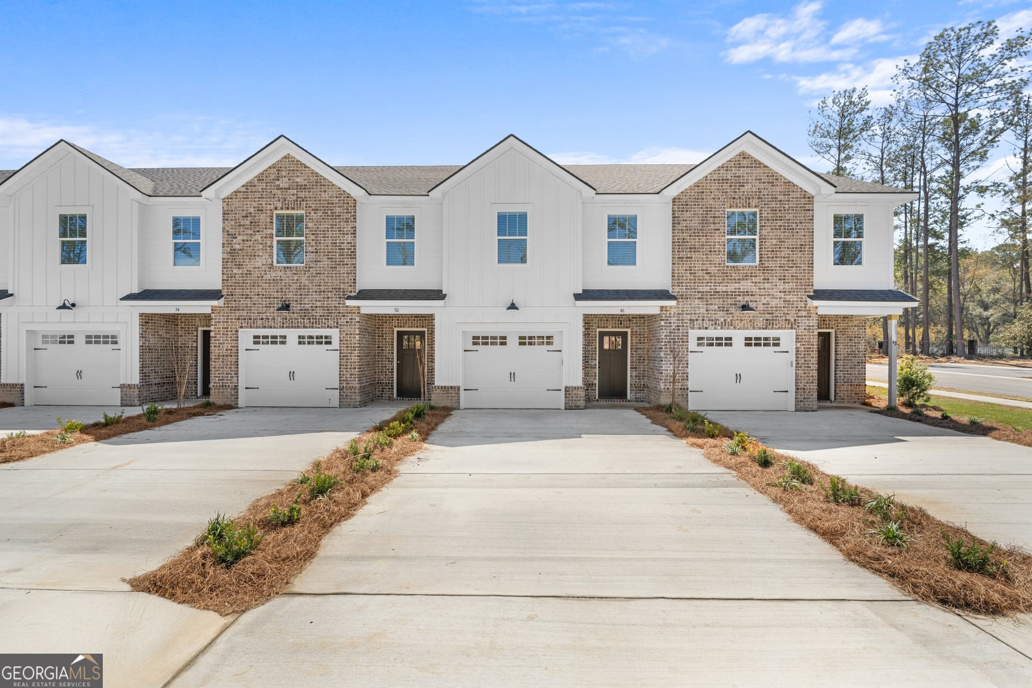 3 bedroom, 2.5 bathroom, 1,560 sq ft townhouse for rent at 37 Azalea Lane, Richmond Hill, GA 31324 for $1,950 a month