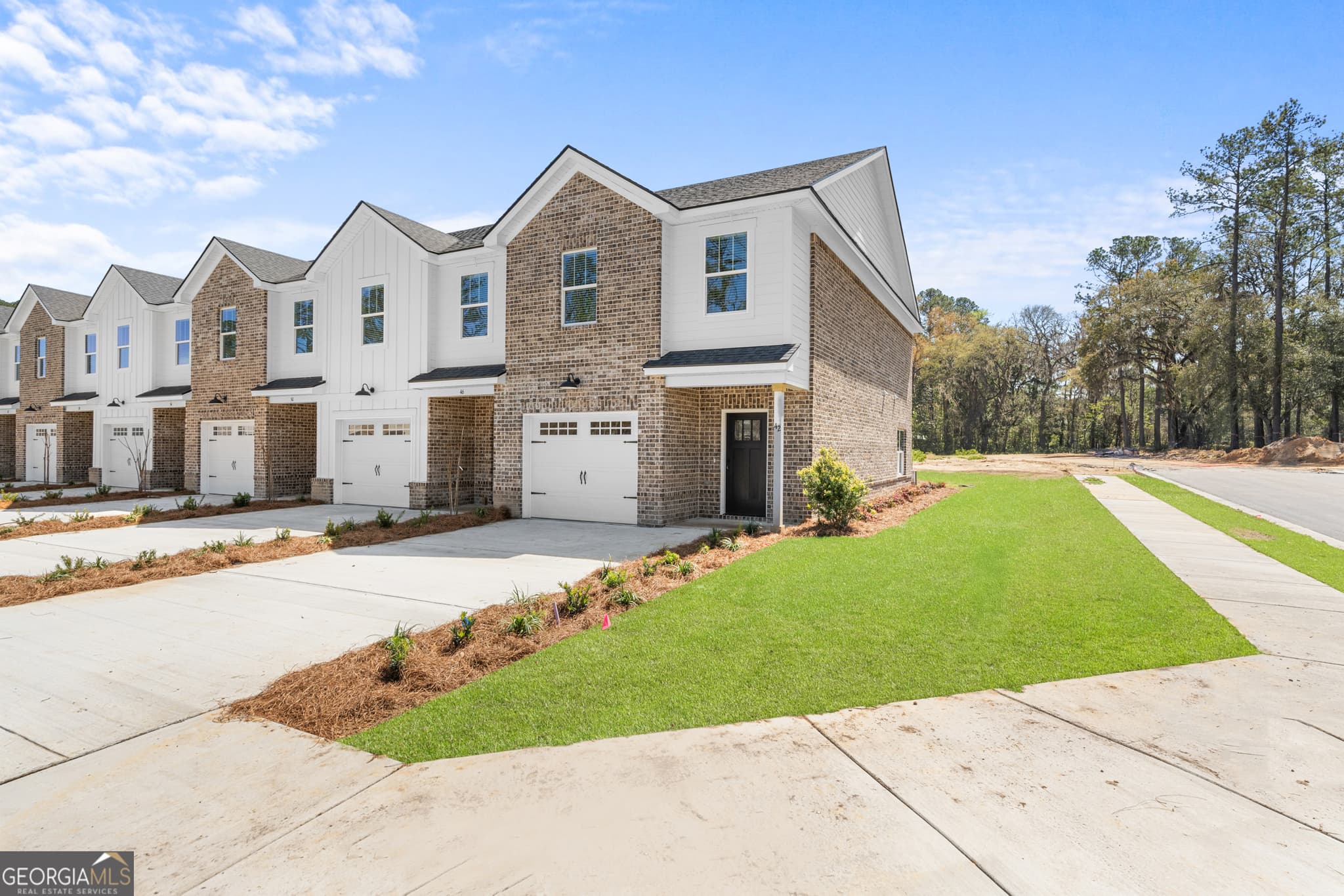 3 bedroom, 2.5 bathroom, 1,560 sq ft townhouse for rent at 37 Azalea Lane, Richmond Hill, GA 31324 for $1,950 a month — photo 5