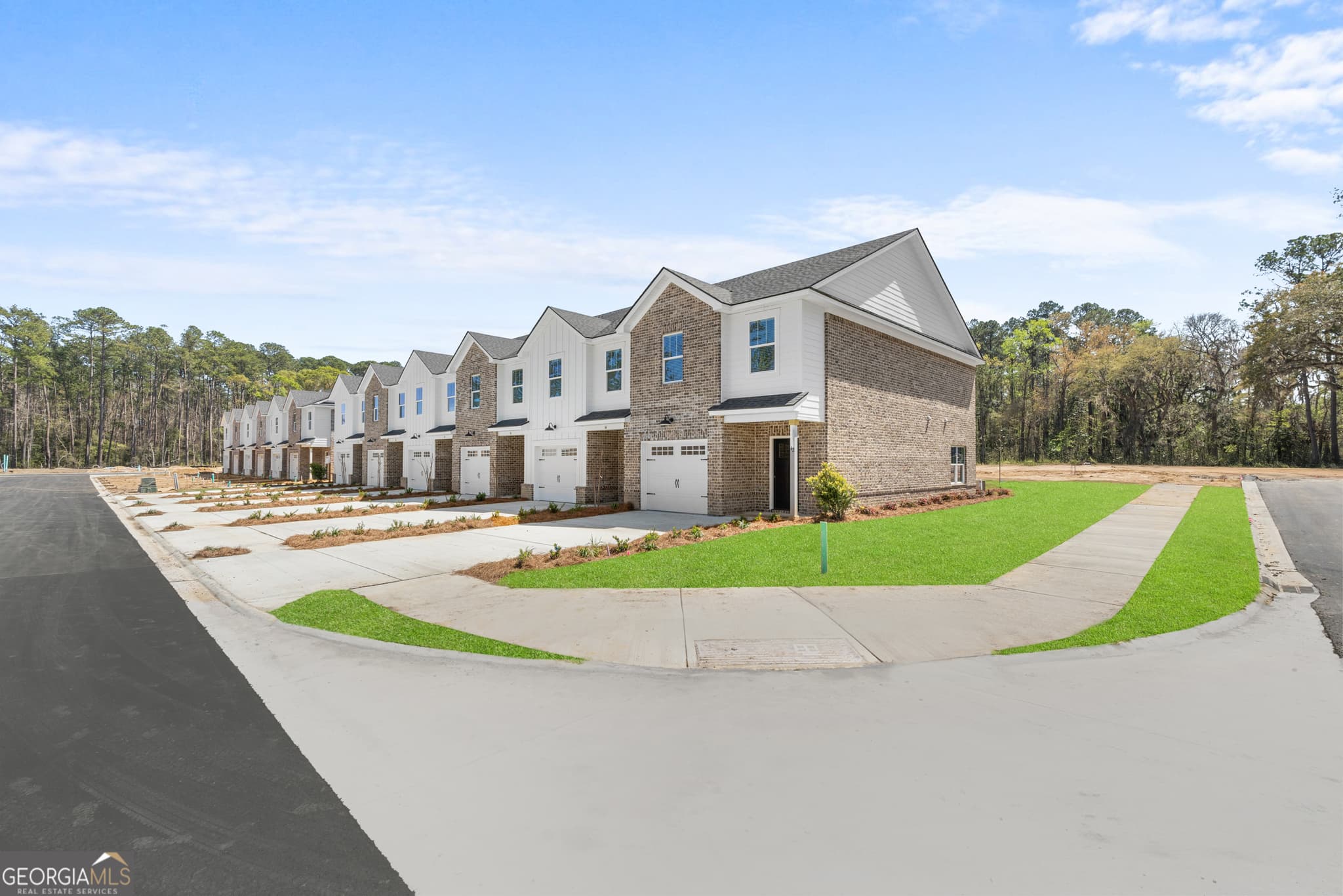 3 bedroom, 2.5 bathroom, 1,560 sq ft townhouse for rent at 37 Azalea Lane, Richmond Hill, GA 31324 for $1,950 a month — photo 4