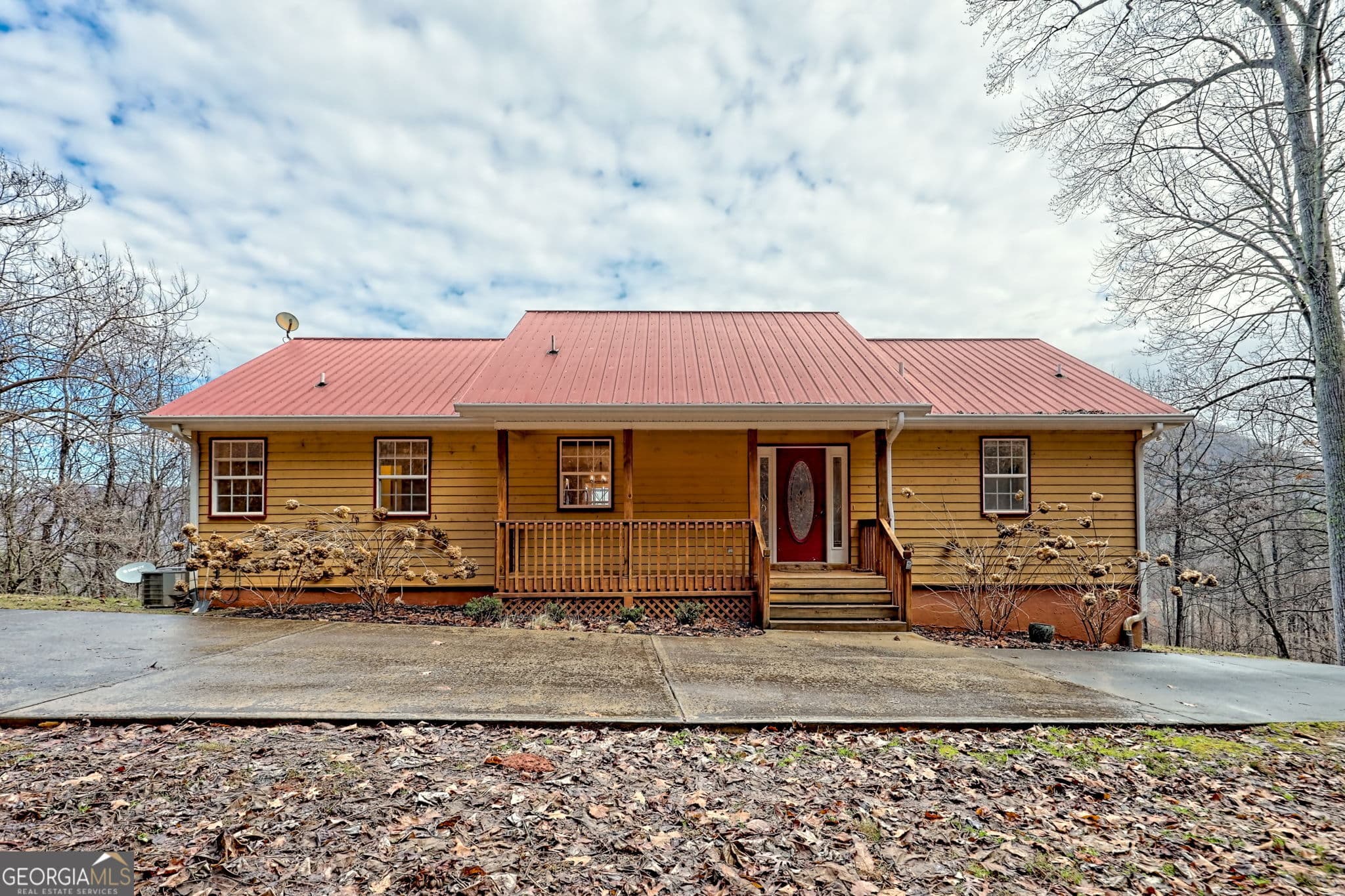 3 bedroom, 3.5 bathroom single family residence for sale at 162 Eagles View Valley, Hayesville, NC 28904 — photo 2