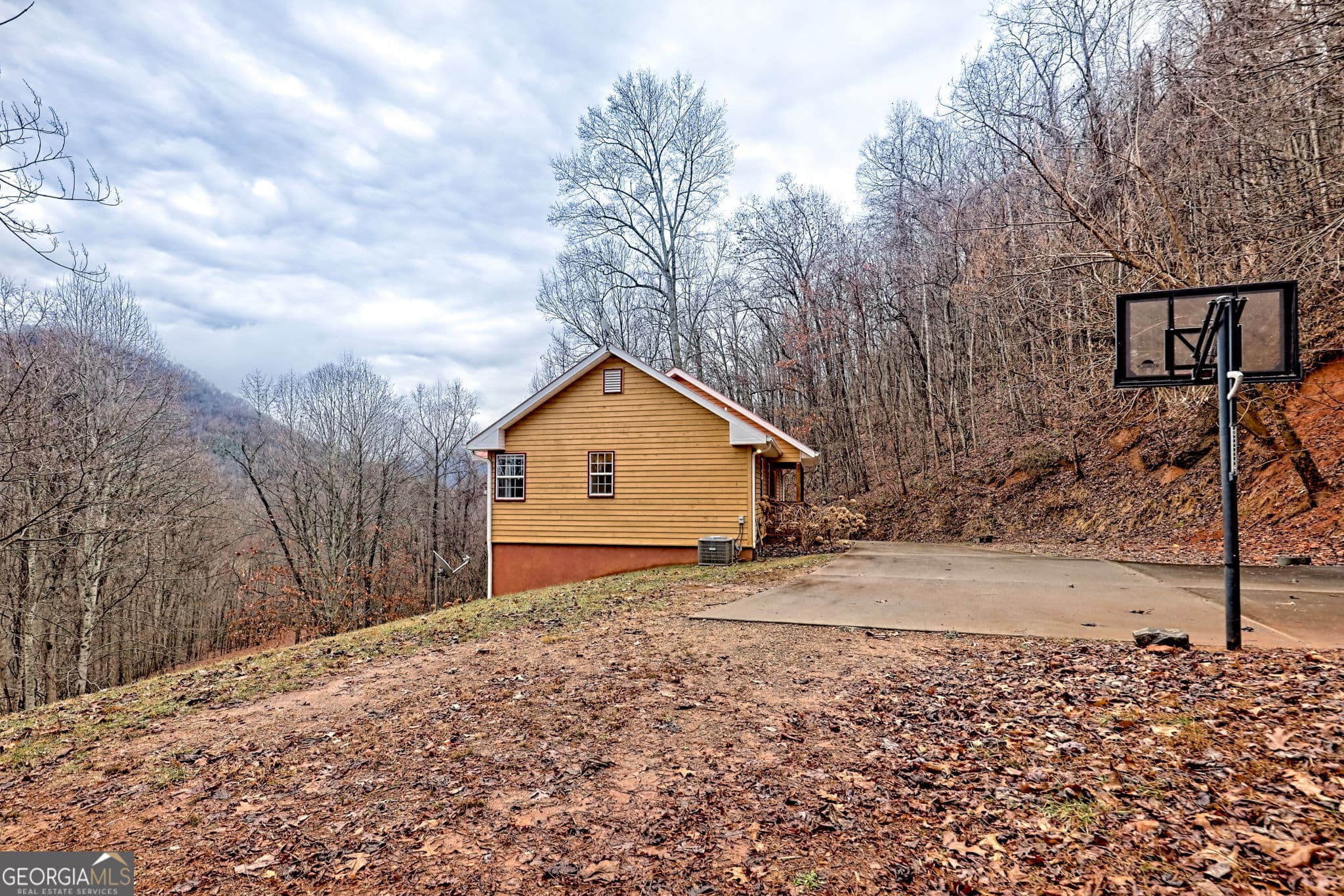 3 bedroom, 3.5 bathroom single family residence for sale at 162 Eagles View Valley, Hayesville, NC 28904 — photo 7