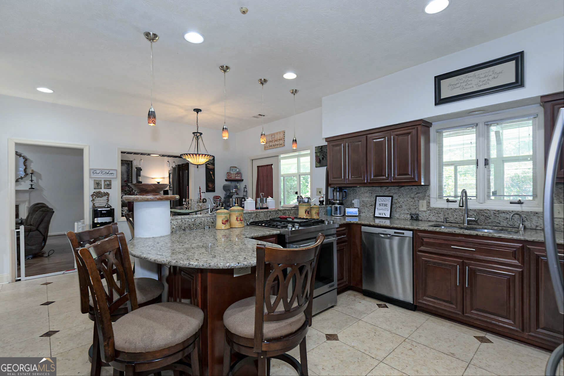 5 bedroom, 3 bathroom, 3,852 sq ft single family residence under contract at 101 Cascade Road, Columbus, GA 31904 — photo 8